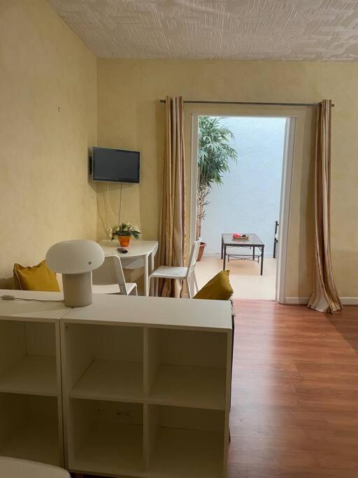 Studio N•2 Avec Patio En Plein Coeur De La Ville Bagneres-de-Bigorre Ngoại thất bức ảnh