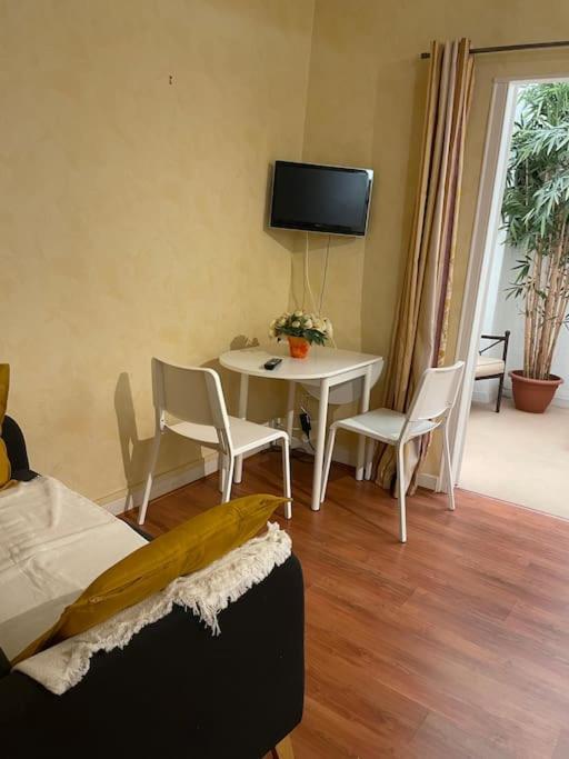 Studio N•2 Avec Patio En Plein Coeur De La Ville Bagneres-de-Bigorre Ngoại thất bức ảnh